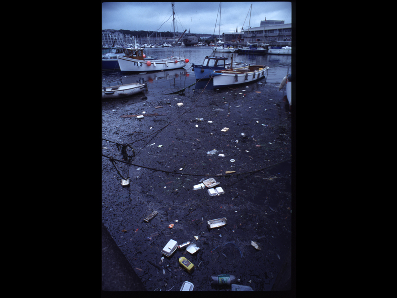 [harbourlitter1]: Litter in Sutton Harbour, Plymouth (August 1999).